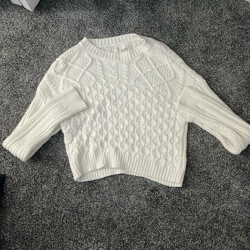 White Aeropostale cable knit sweater. Women’s M. Comfy and warm!